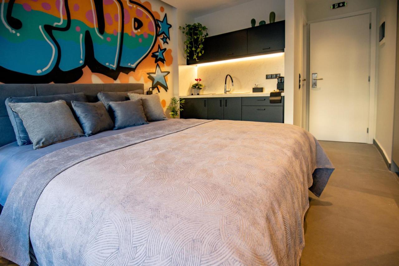 Triple A - Graffiti Homage In Psirri Square - Free Parking! Apartment Atena Exterior foto